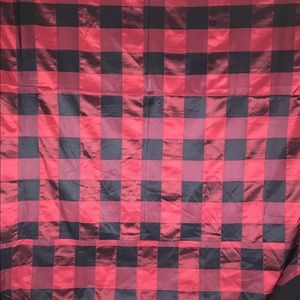 Taffeta Tablecloth Topper
Buffalo Check 88" round